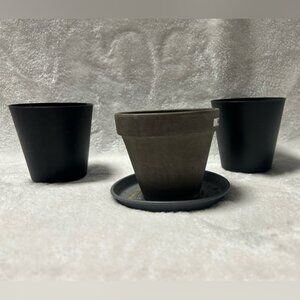 small brown Ceramic terracotta pots planters pot 2 black plastic pots gray tray